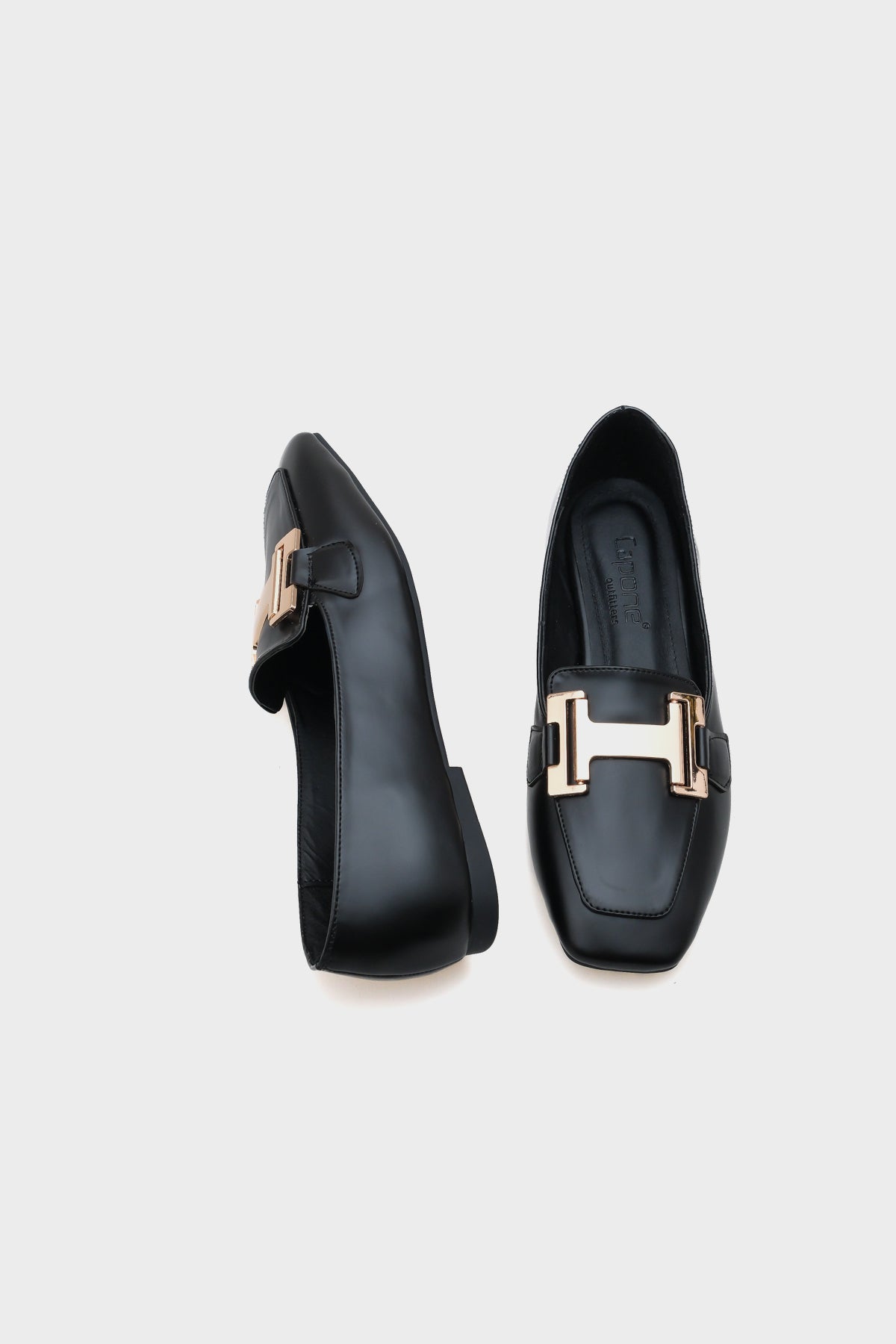 Carey Küt Burunlu Metal  Toka Aksesuarlı Kadın Loafer
