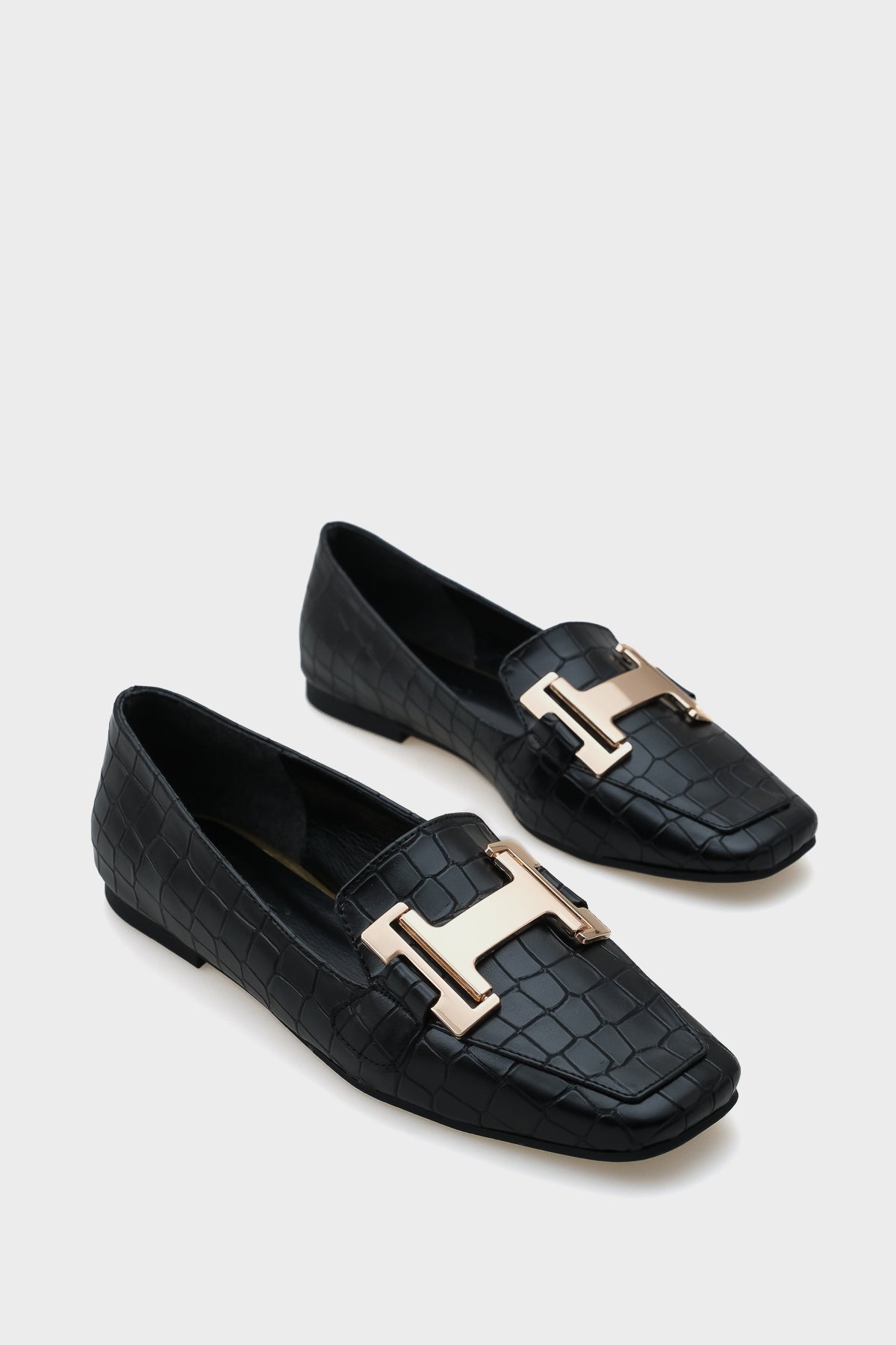 Carey Küt Burunlu Metal  Toka Aksesuarlı Kadın Loafer