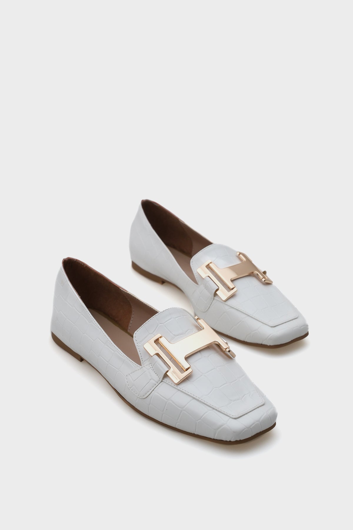 Carey Küt Burunlu Metal  Toka Aksesuarlı Kadın Loafer