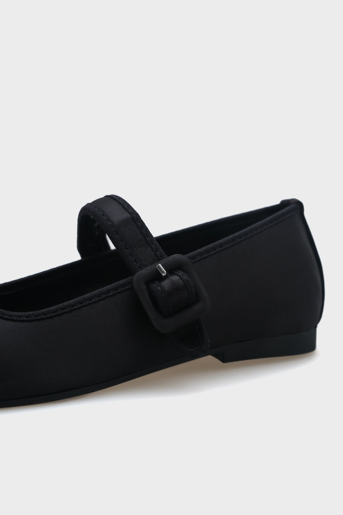 Aster Tek Bantlı Tokalı Kadın Babet