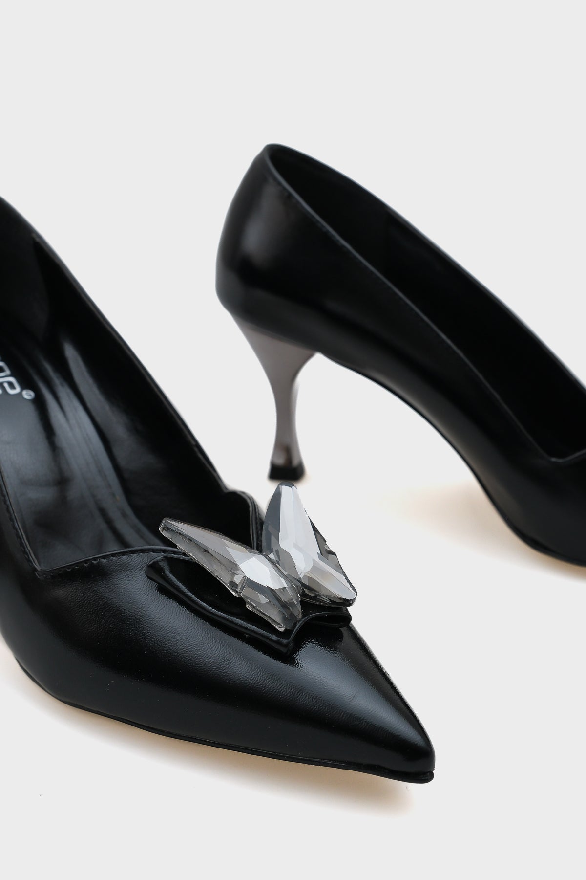 Hillary Orta Topuklu Sivri Burunlu Kelebekli Kadın Ayakkabı