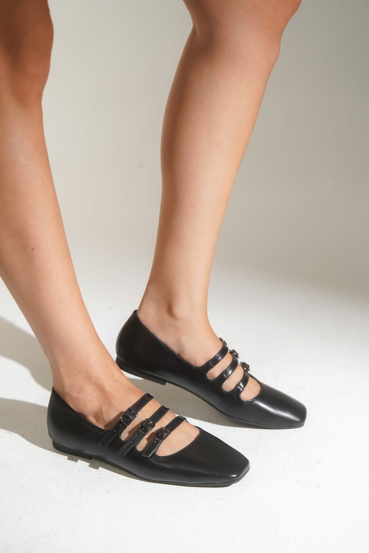 Marcelle Küt Burunlu Üç Tokalı Bantlı Kadın Babet