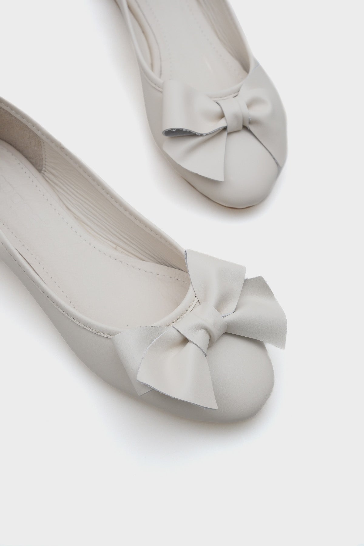 Bliss Kadın Hakiki Deri Fiyonk Aksesuarlı Babet