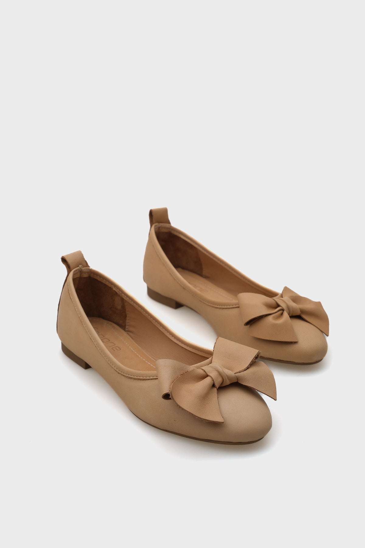 Bliss Kadın Hakiki Deri Fiyonk Aksesuarlı Babet