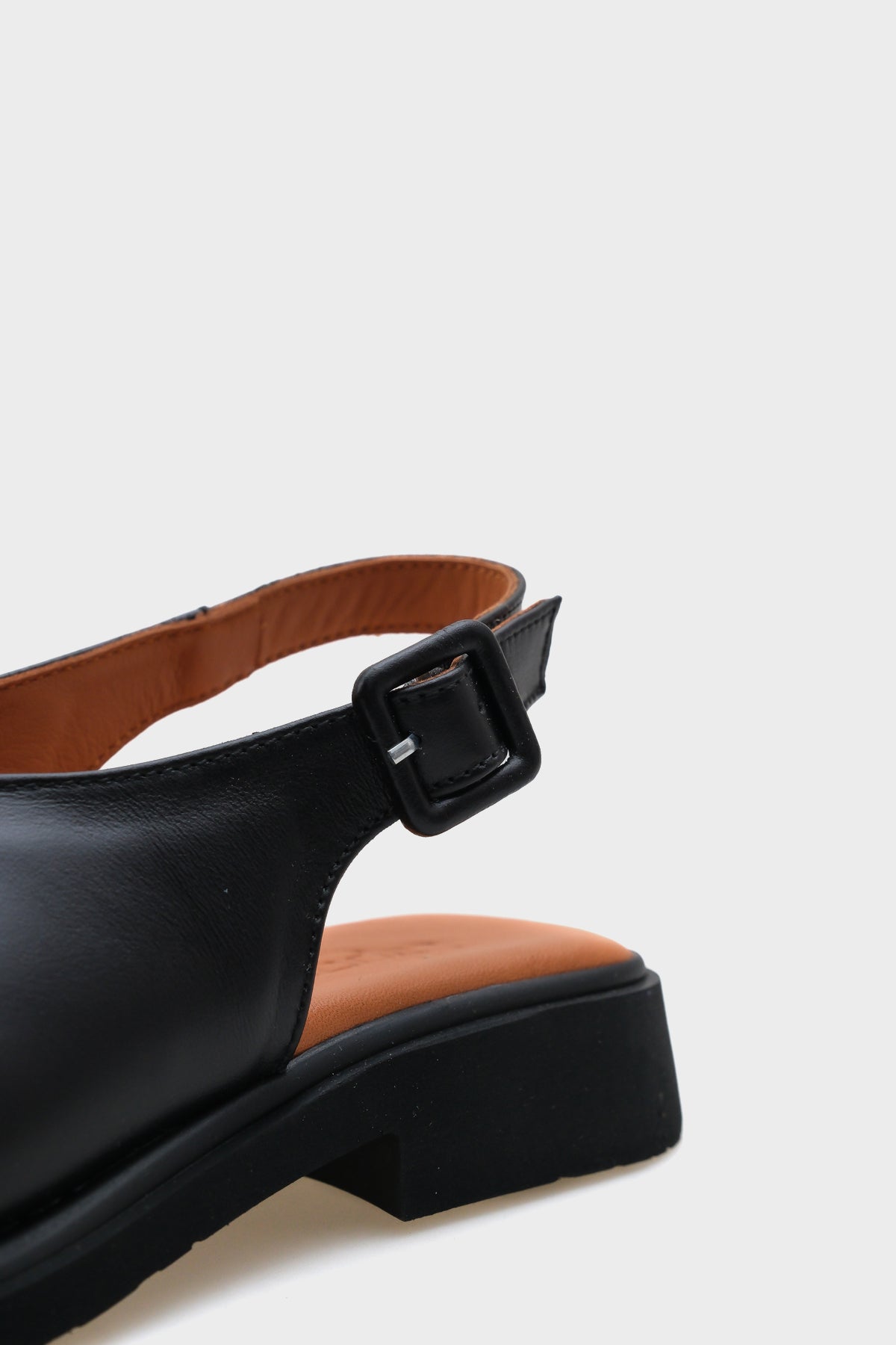 Cora Hakiki Deri Kısa Topuklu Konfor Tek Bantlı Kadın Sandalet