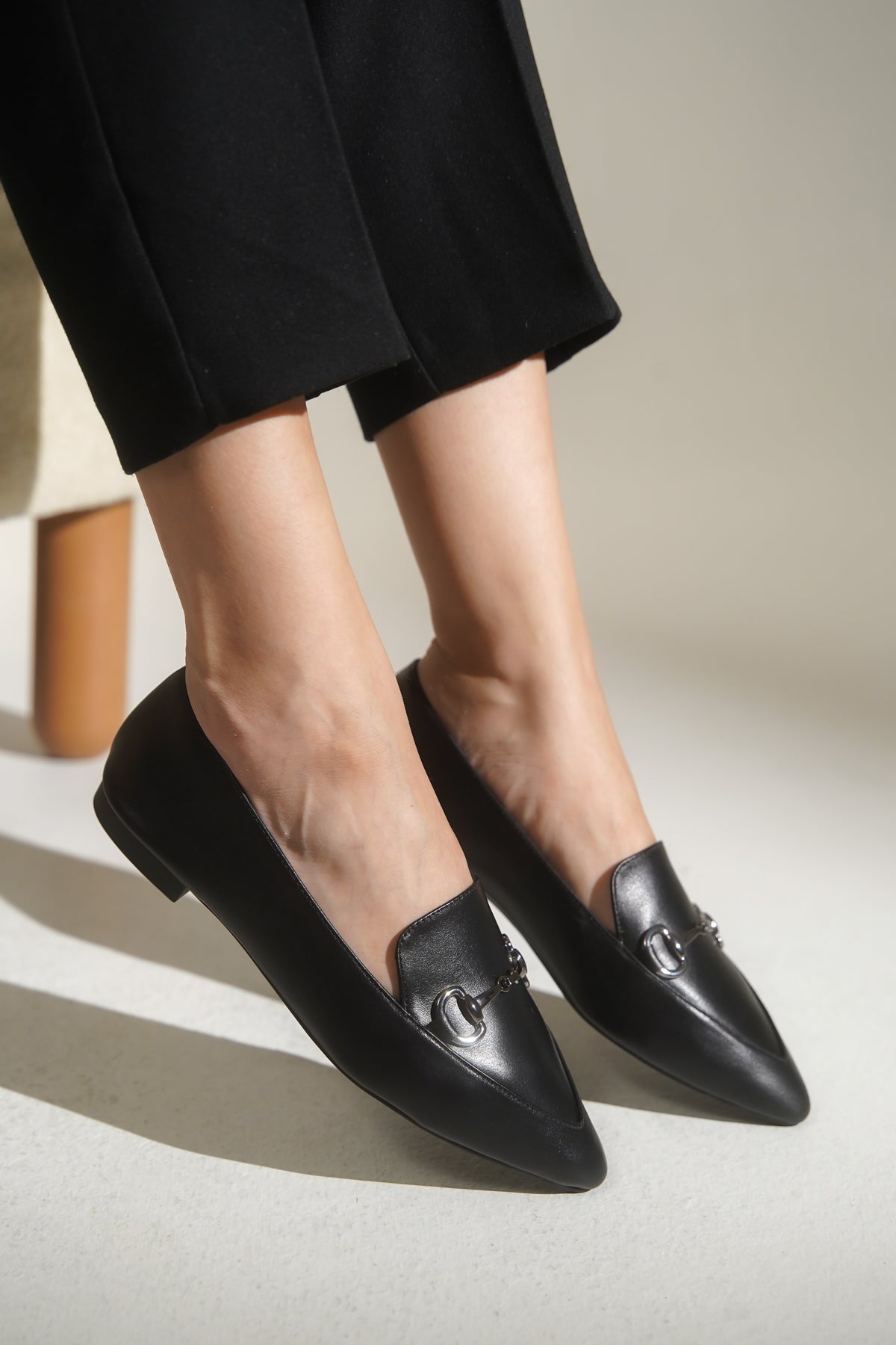 Bluby Hakiki Deri Sivri Burunlu Tokalı Kadın Babet