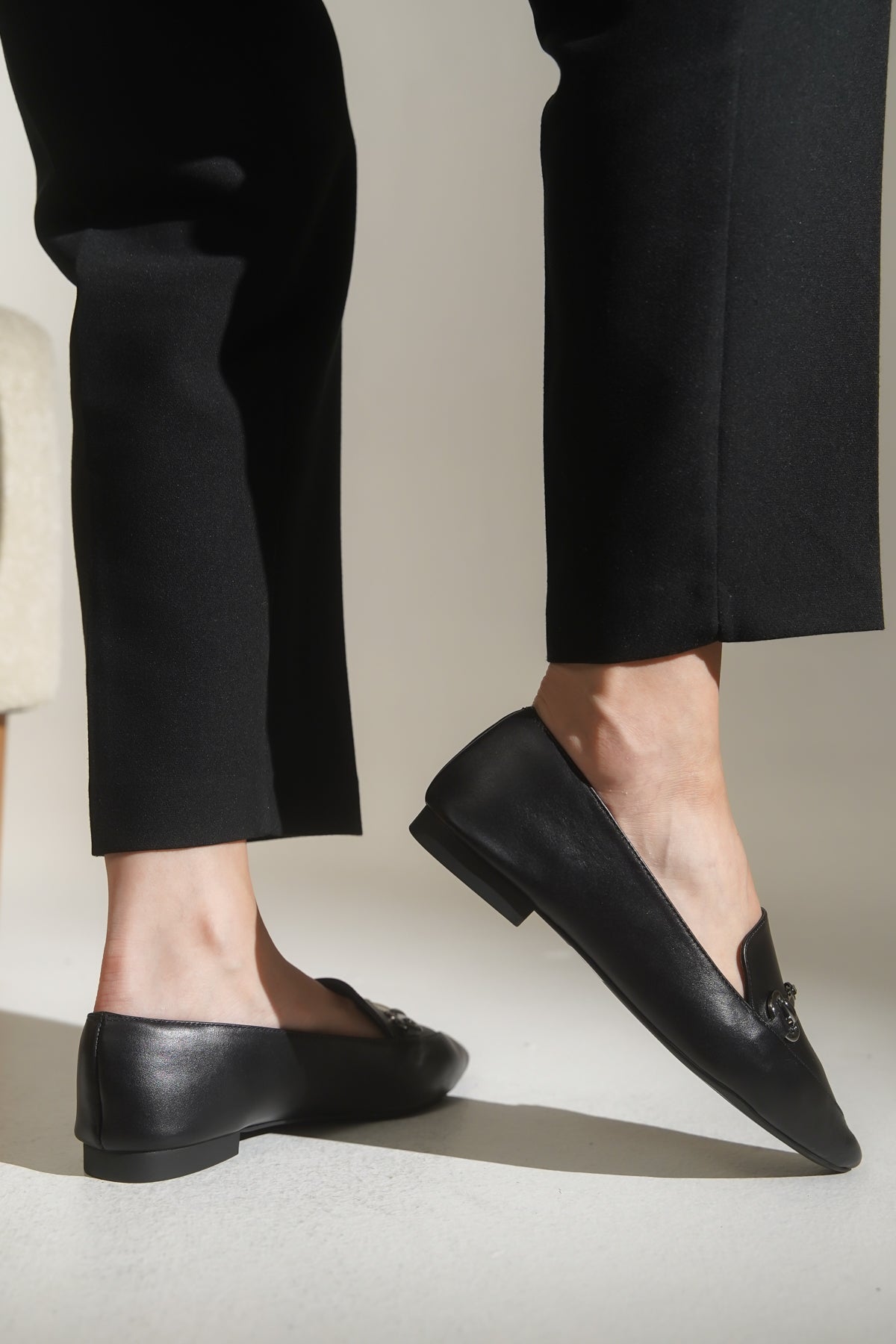 Bluby Hakiki Deri Sivri Burunlu Tokalı Kadın Babet