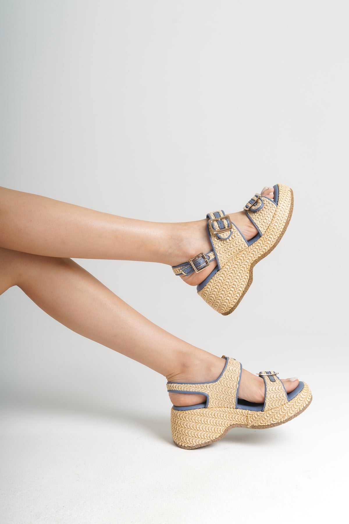 Hasır Tabanlı Hakiki Deri Çift Tokalı Komfort Kadın Sandalet