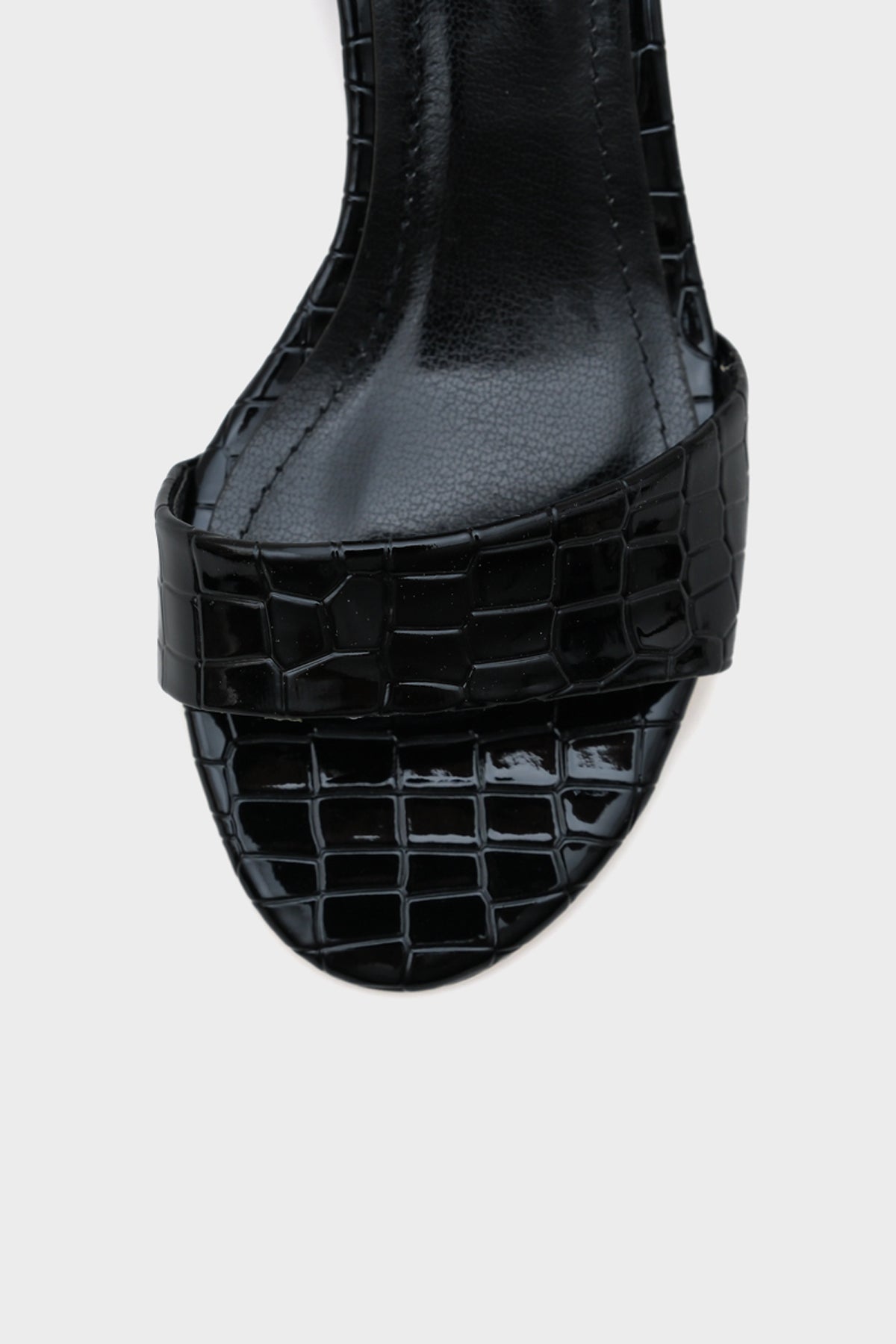 Elana Yuvarlak Burunlu Bilekten Bantlı Orta Topuklu Kadın Sandalet