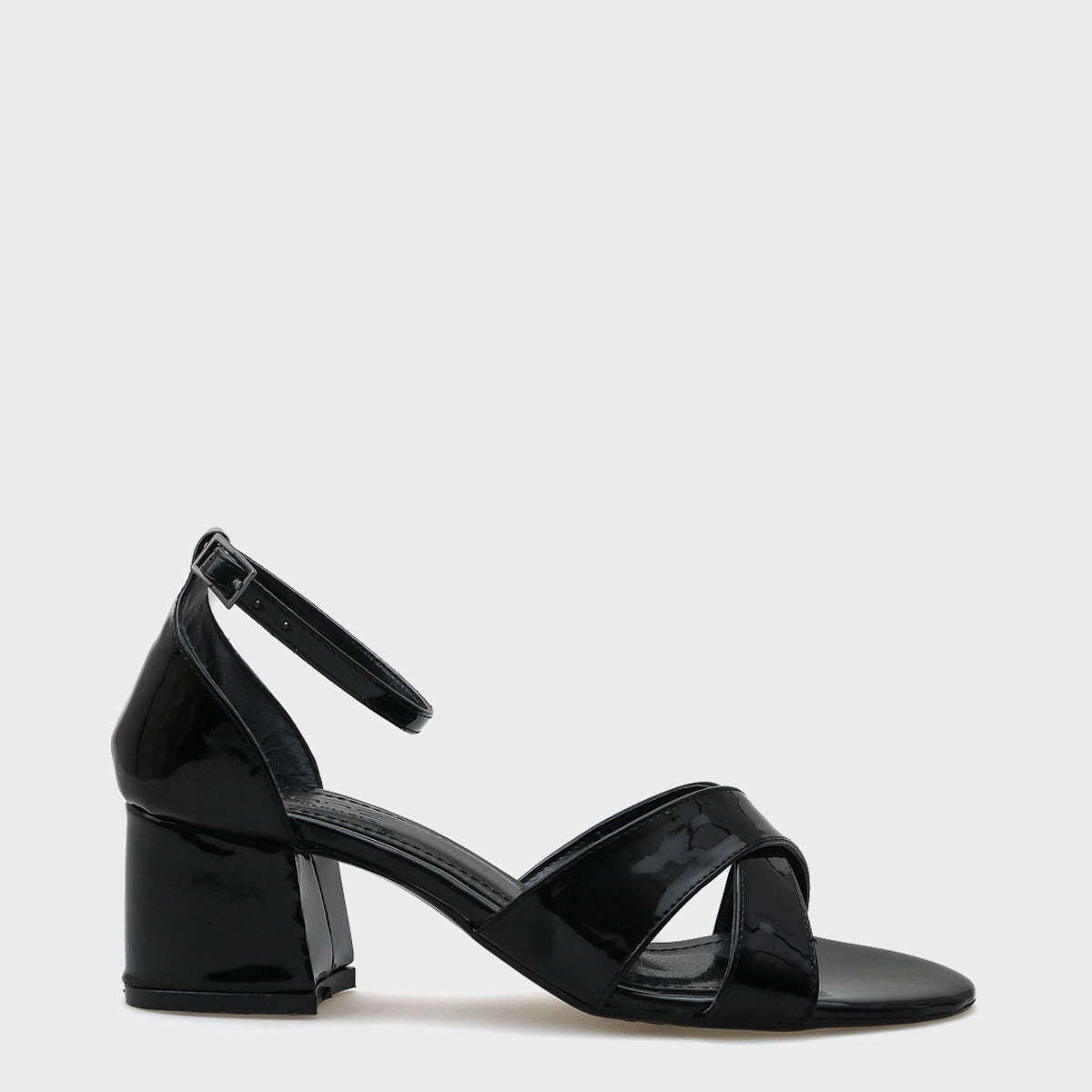 Elara Yuvarlak Burunlu Çapraz Bantlı Orta Topuklu Kadın Sandalet