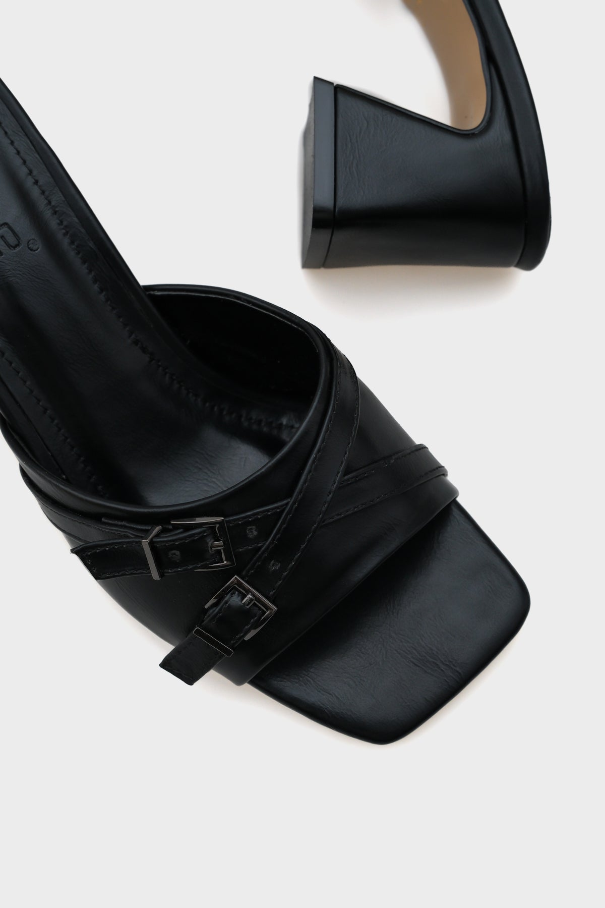 Neda  Orta Topuklu Çift Tokalı Kadın Terlik