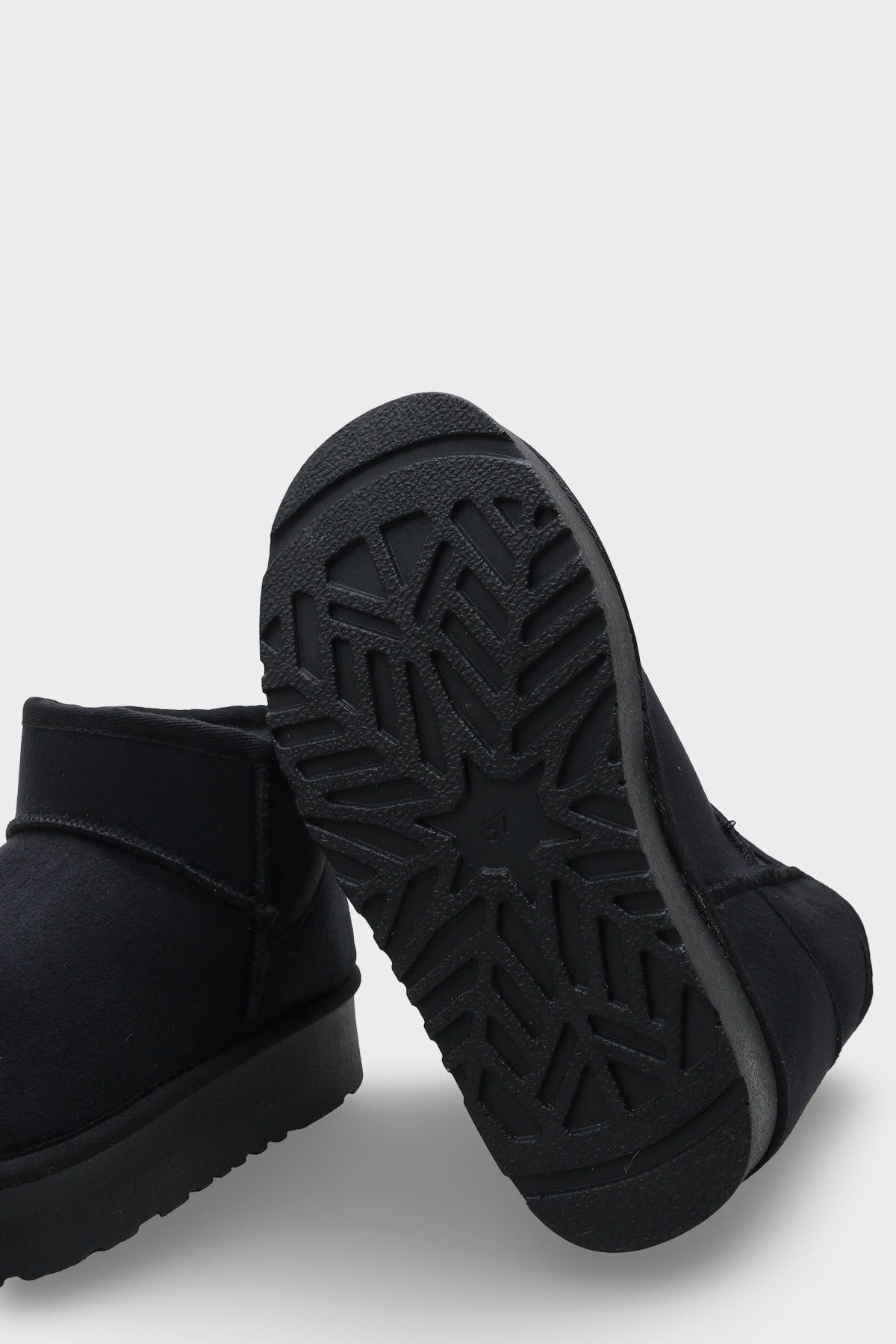 Raina Kalın Tabanlı Yuvarlak Burunlu Kürklü Kısa Kadın Bot