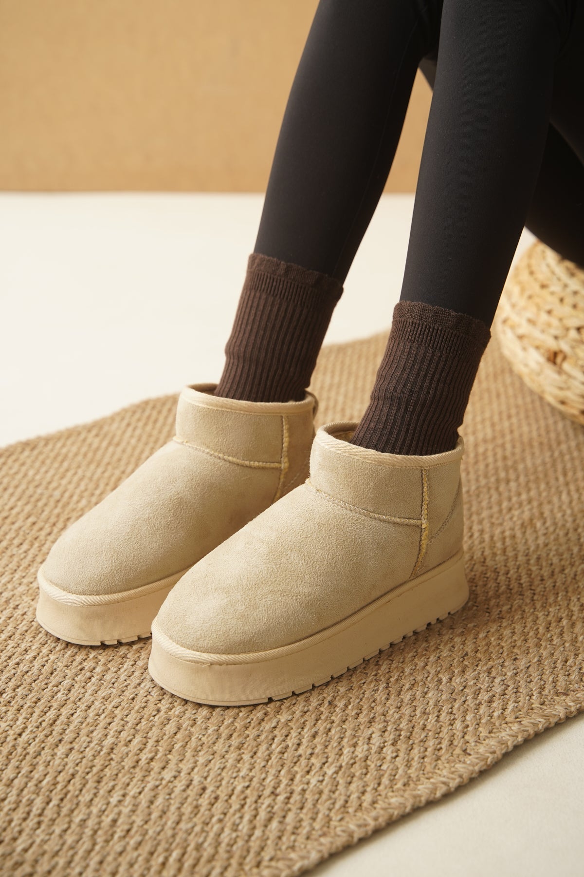 Raina Kalın Tabanlı Yuvarlak Burunlu Kürklü Kısa Kadın Bot