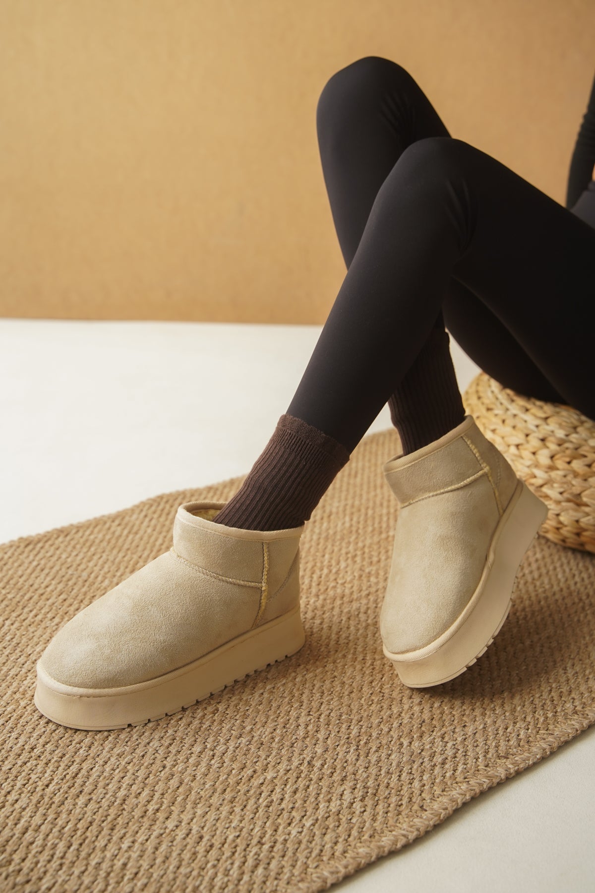 Raina Kalın Tabanlı Yuvarlak Burunlu Kürklü Kısa Kadın Bot