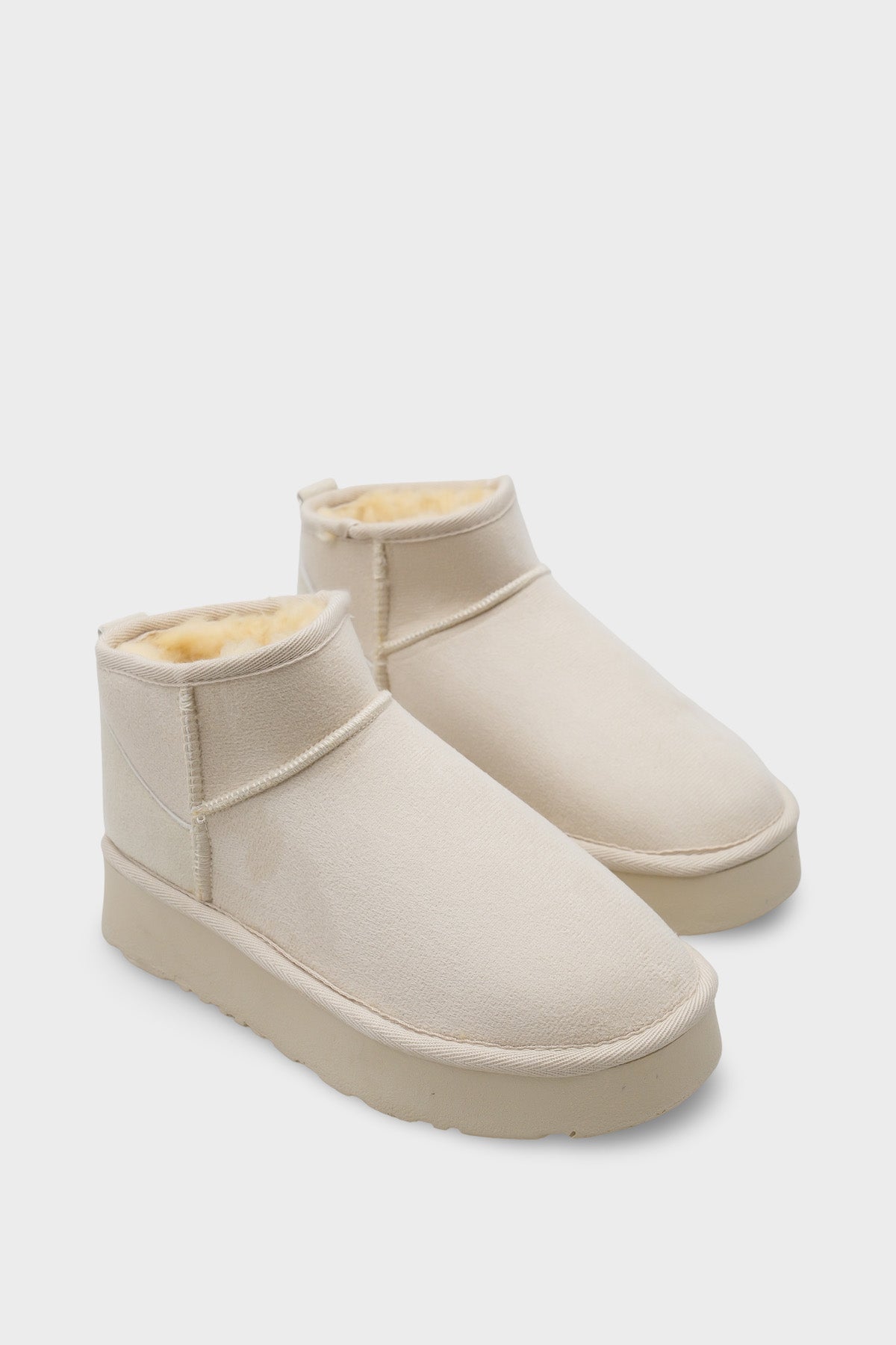Raina Kalın Tabanlı Yuvarlak Burunlu Kürklü Kısa Kadın Bot