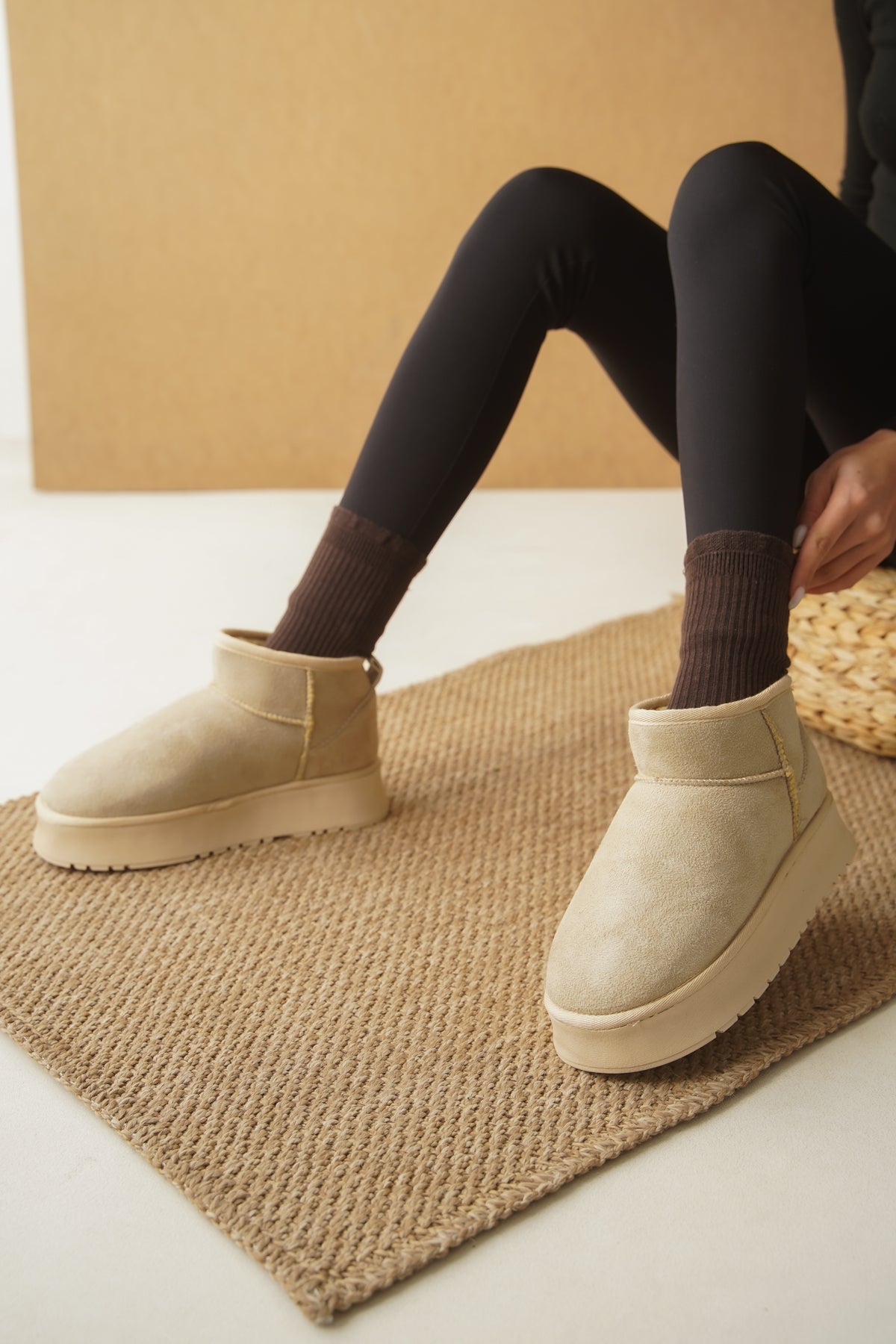 Raina Kalın Tabanlı Yuvarlak Burunlu Kürklü Kısa Kadın Bot