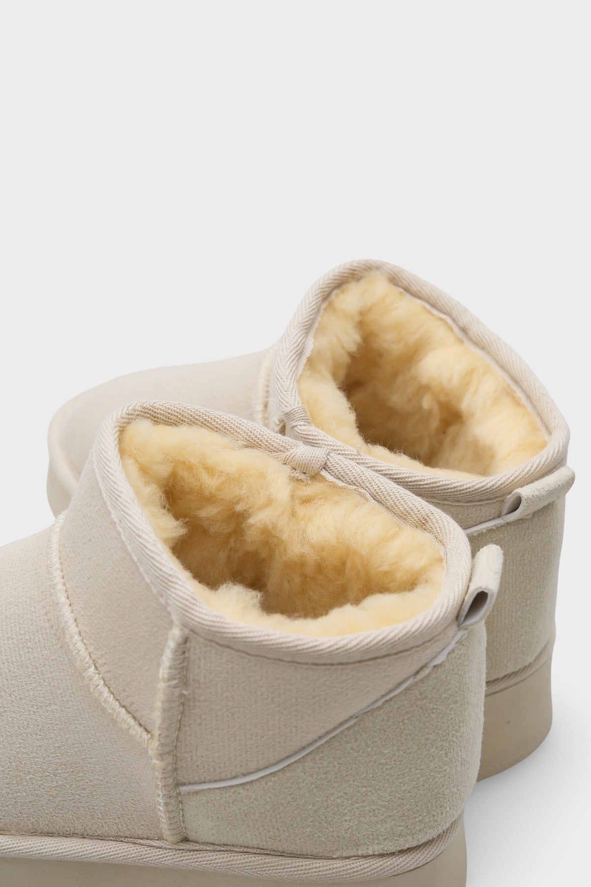 Raina Kalın Tabanlı Yuvarlak Burunlu Kürklü Kısa Kadın Bot