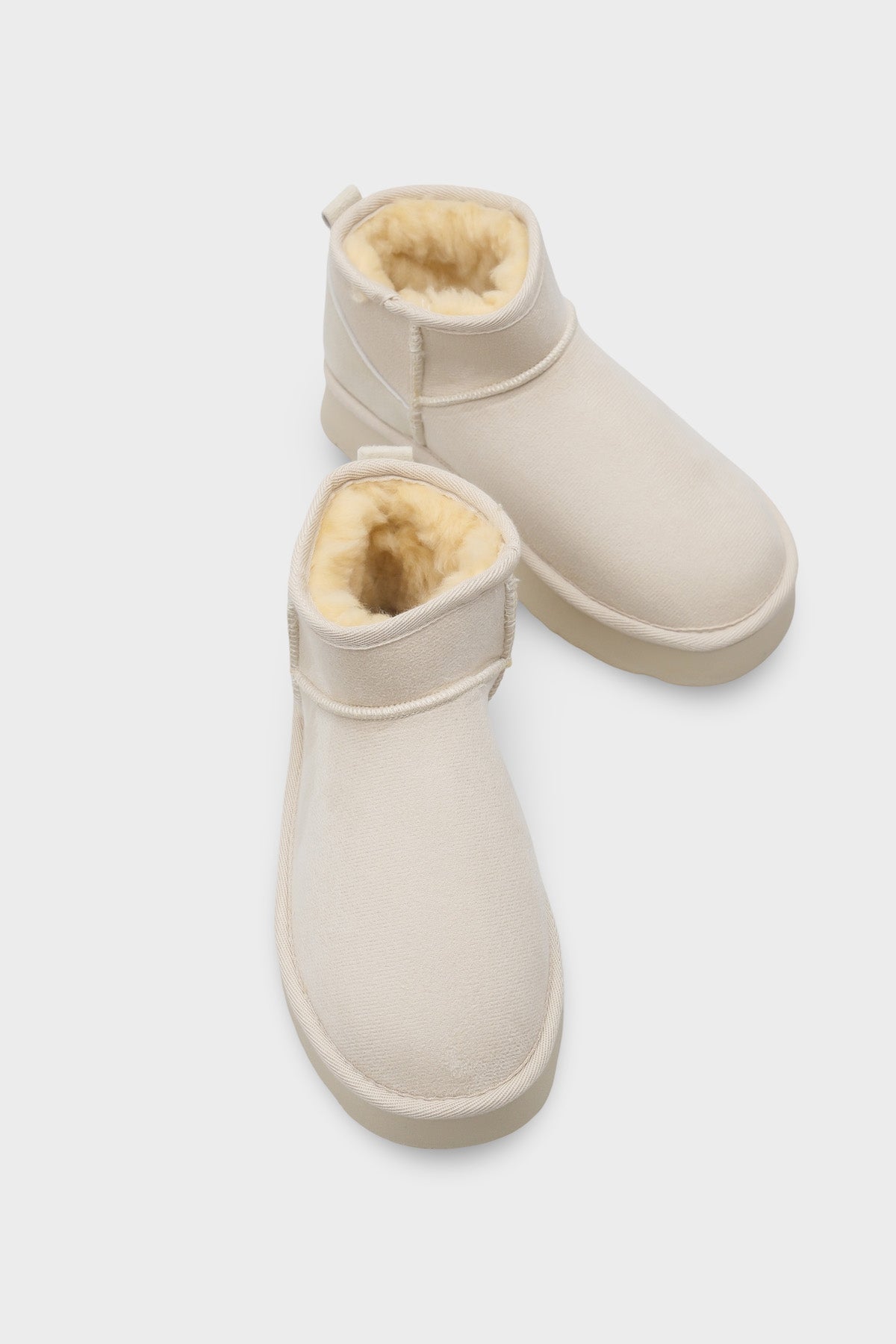 Raina Kalın Tabanlı Yuvarlak Burunlu Kürklü Kısa Kadın Bot