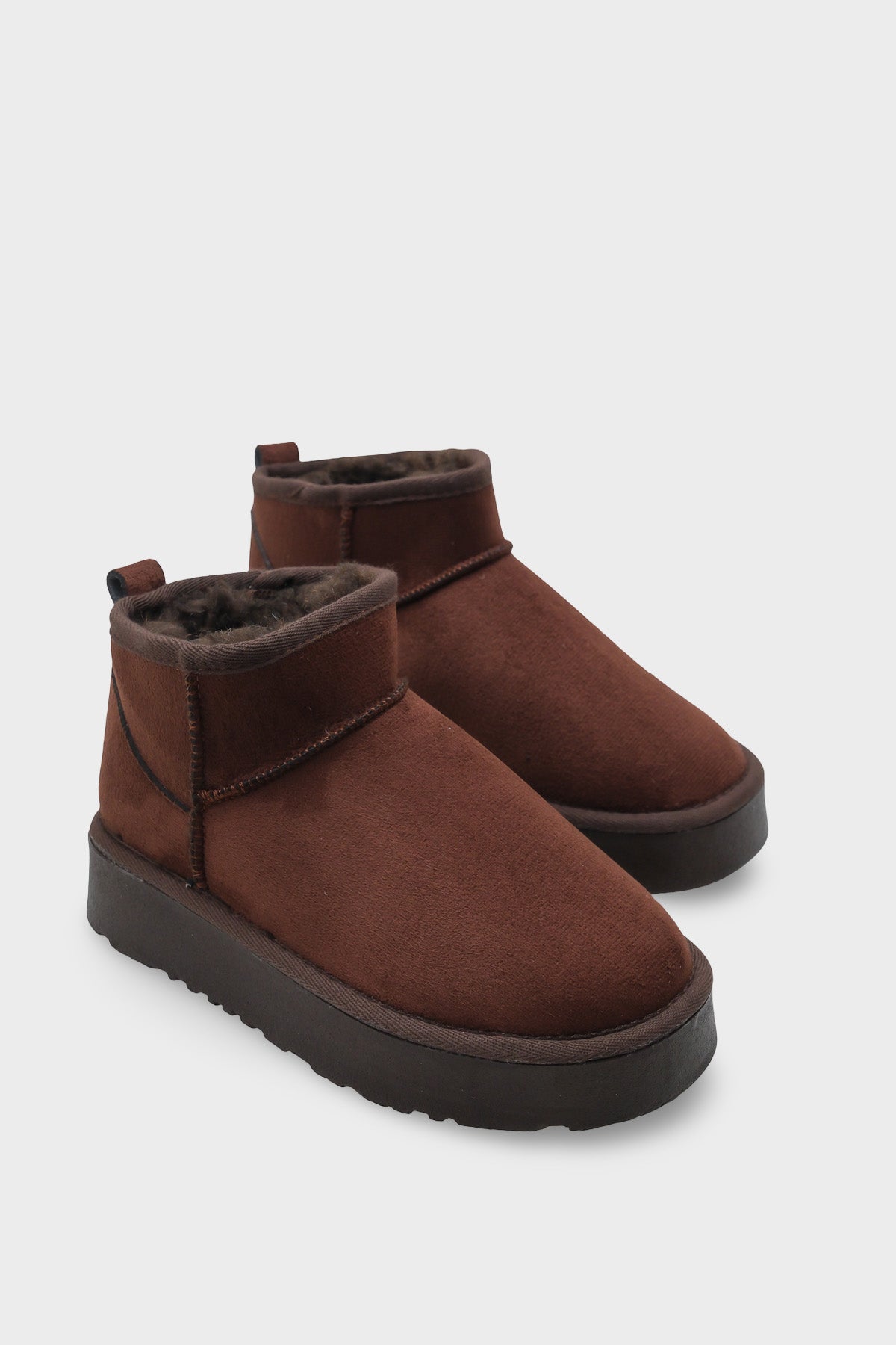 Raina Kalın Tabanlı Yuvarlak Burunlu Kürklü Kısa Kadın Bot