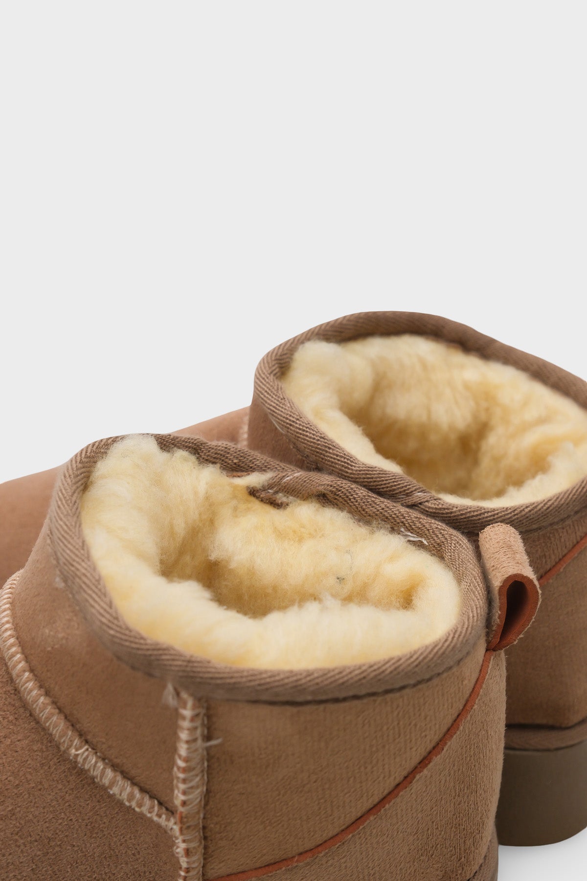 Raina Kalın Tabanlı Yuvarlak Burunlu Kürklü Kısa Kadın Bot