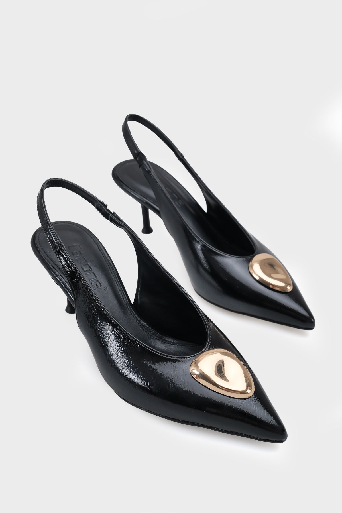 Clari Sivri Burunlu Metal Tokalı Orta Topuklu Arkası Bantlı Kadın Topuklu Ayakkabı