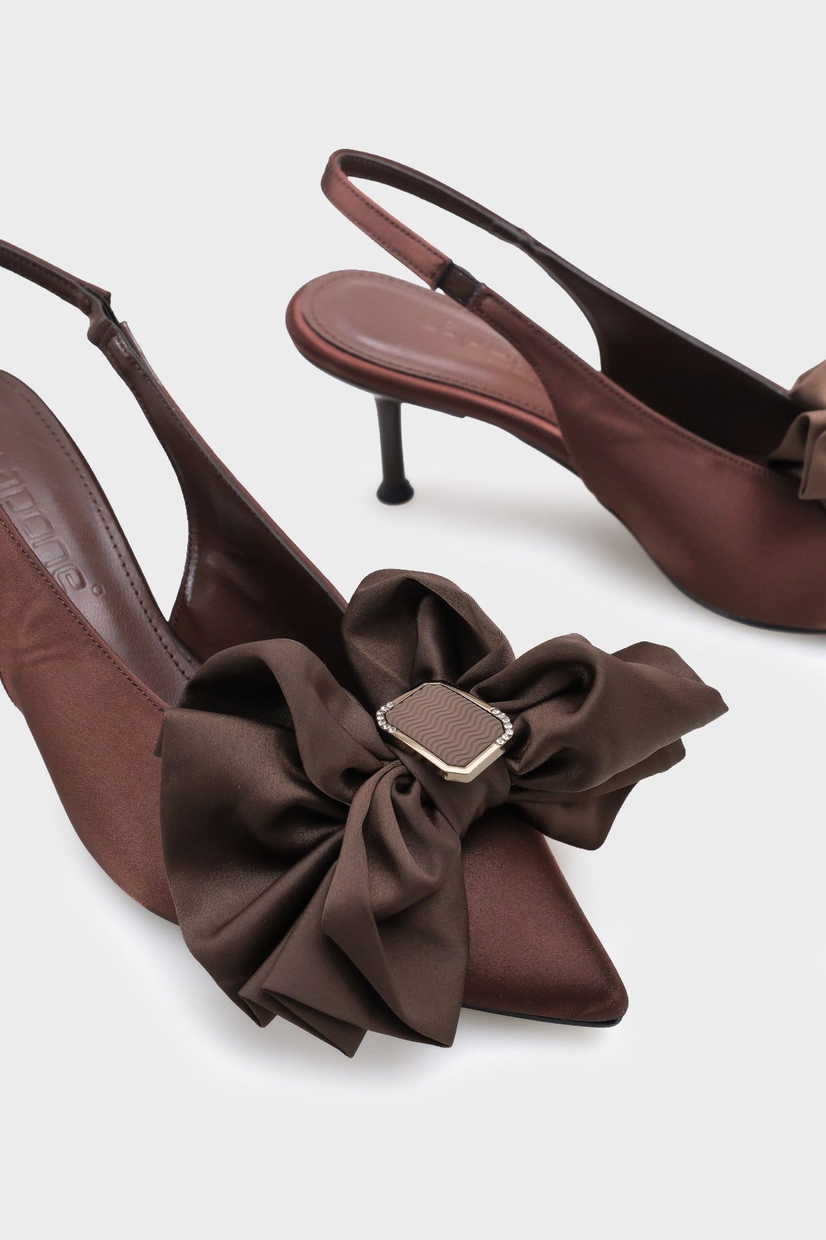 Tasha Saten Fiyonklu Orta Topuklu Sivri Burunlu  Saten Kadın Ayakkabı