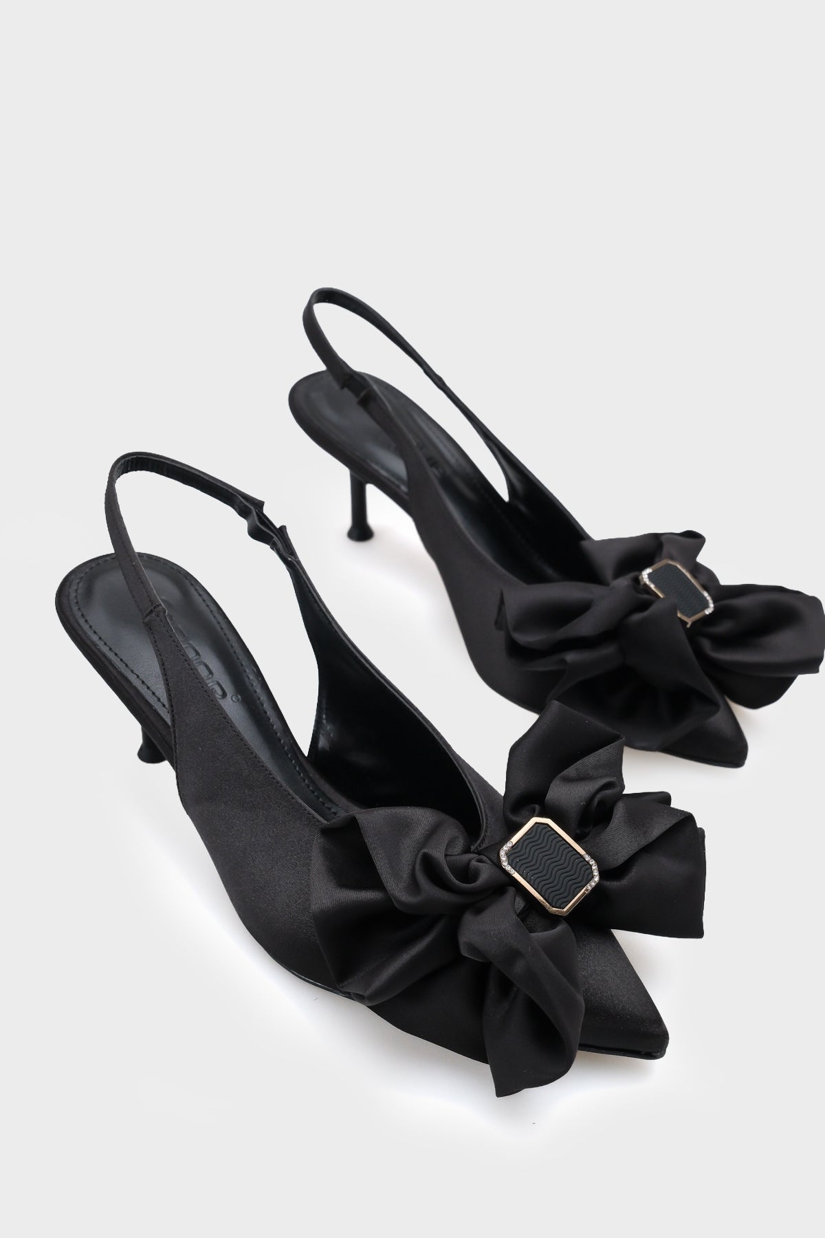 Tasha Saten Fiyonklu Orta Topuklu Sivri Burunlu  Saten Kadın Ayakkabı