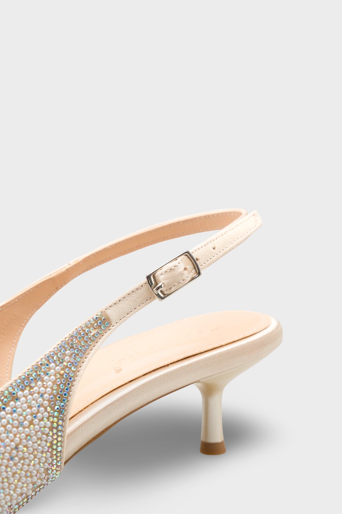 Denyse Komple Taşlı Sivri Burunlu Saten Arkası Bantlı Kadın Ayakkabı