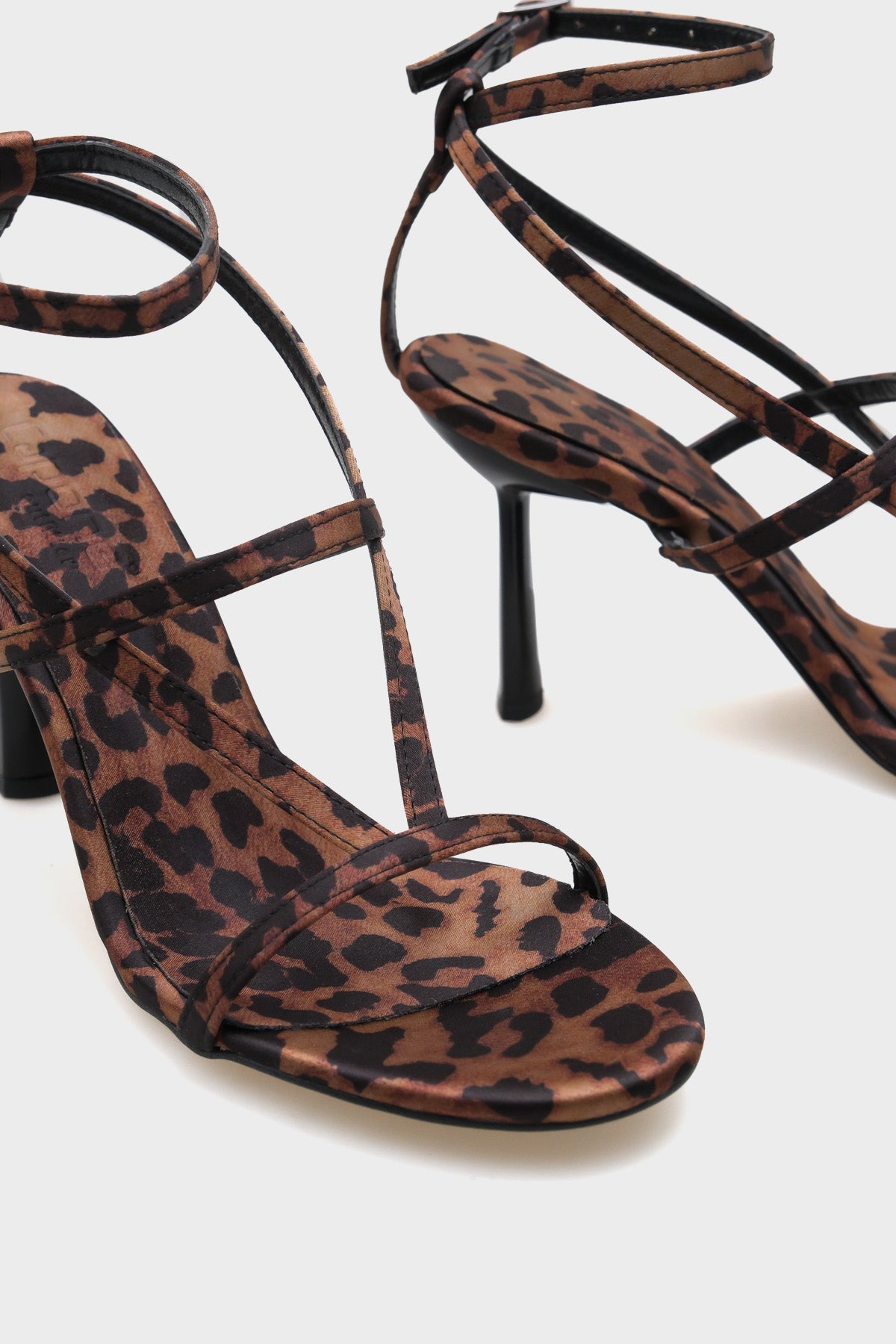 Ella Yuvarlak Burunlu Bantlı Yüksek Topuklu Kadın Sandalet