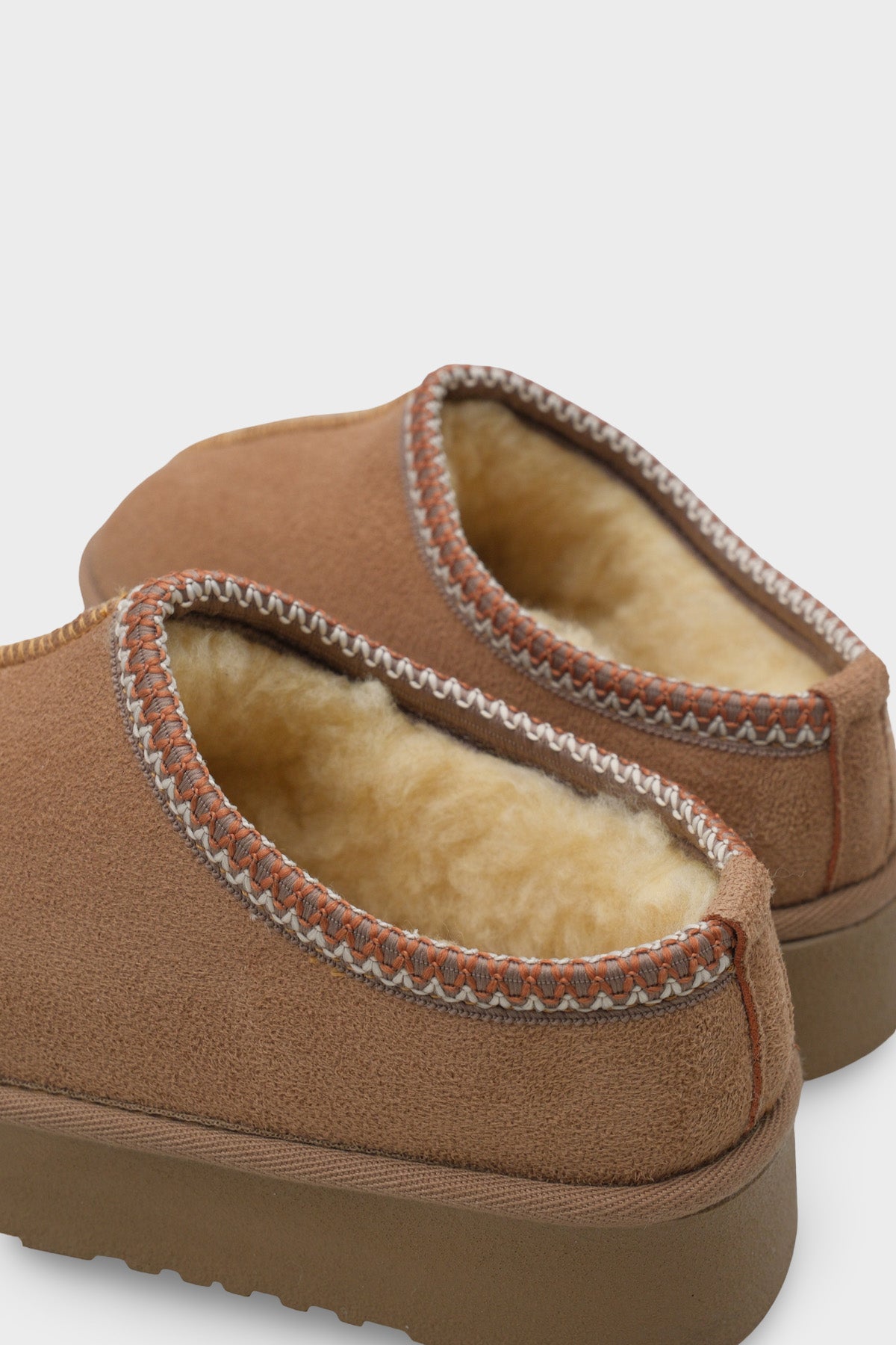 Carroll Kalın Tabanlı Yuvarlak Burunlu Kürklü Kadın Kapalı Terlik