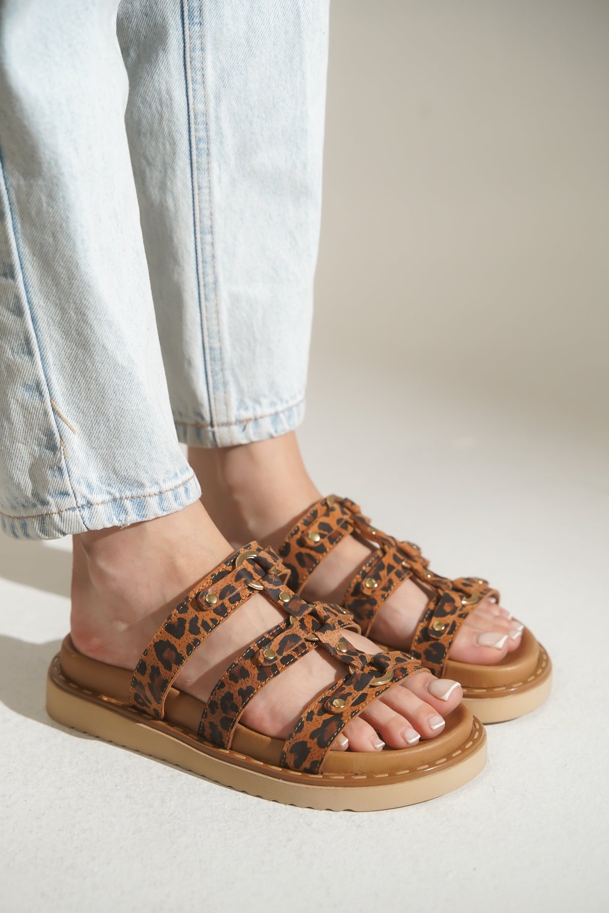 Nisa Aksesuarlı Deri Kadın Terlik