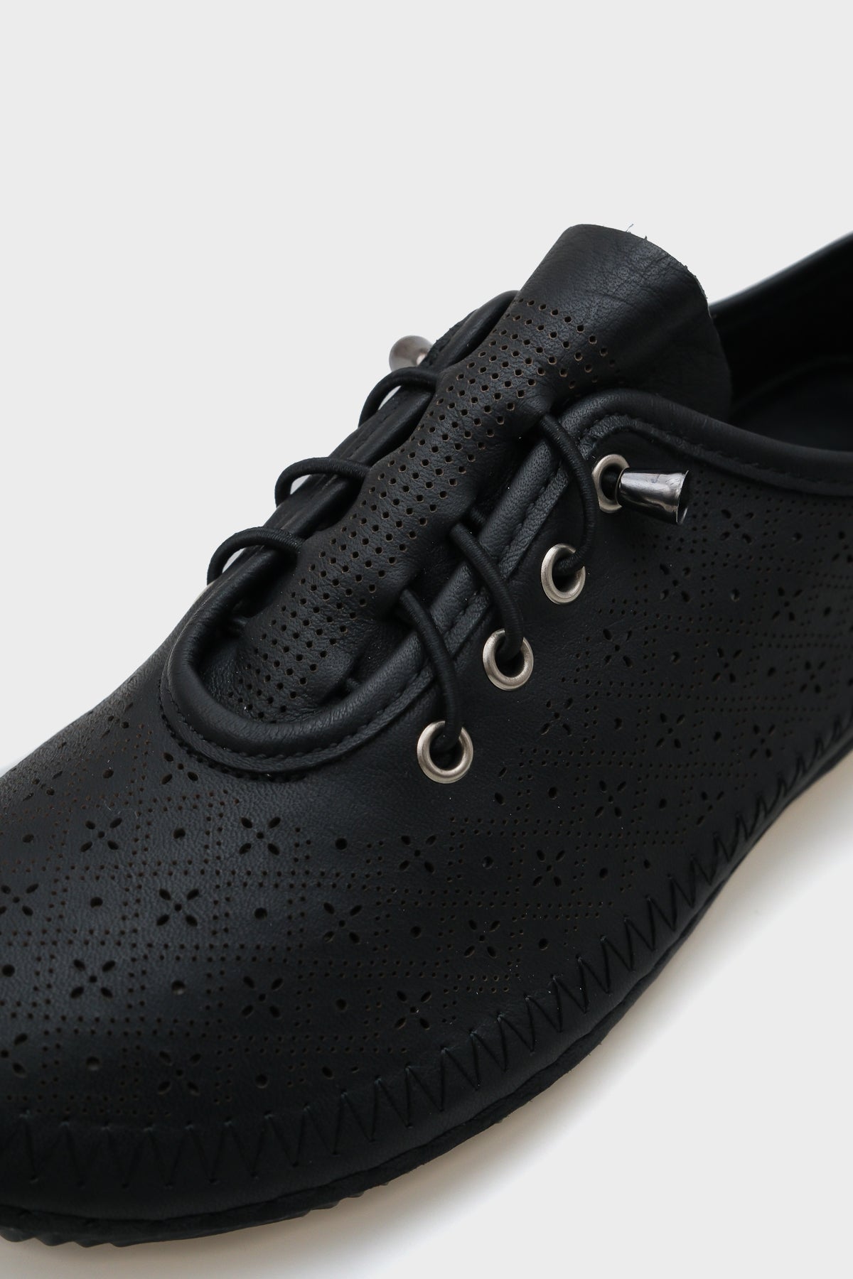 Gwen Saraçlı Lazerli Hakiki Deri Kadın Ayakkabı