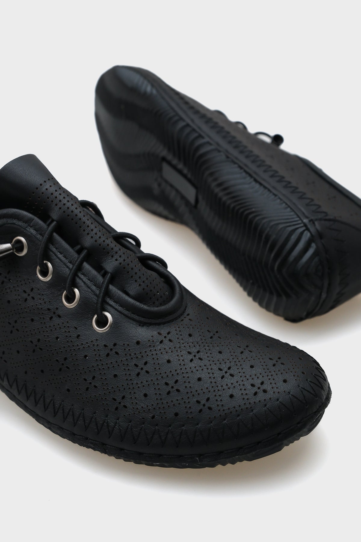 Gwen Saraçlı Lazerli Hakiki Deri Kadın Ayakkabı