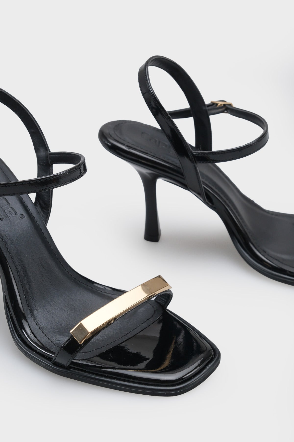 Reggi Küt Burunlu Metal Tek Bantlı Orta Topuklu Bilekten Bantlı Kadın Ayakkabı