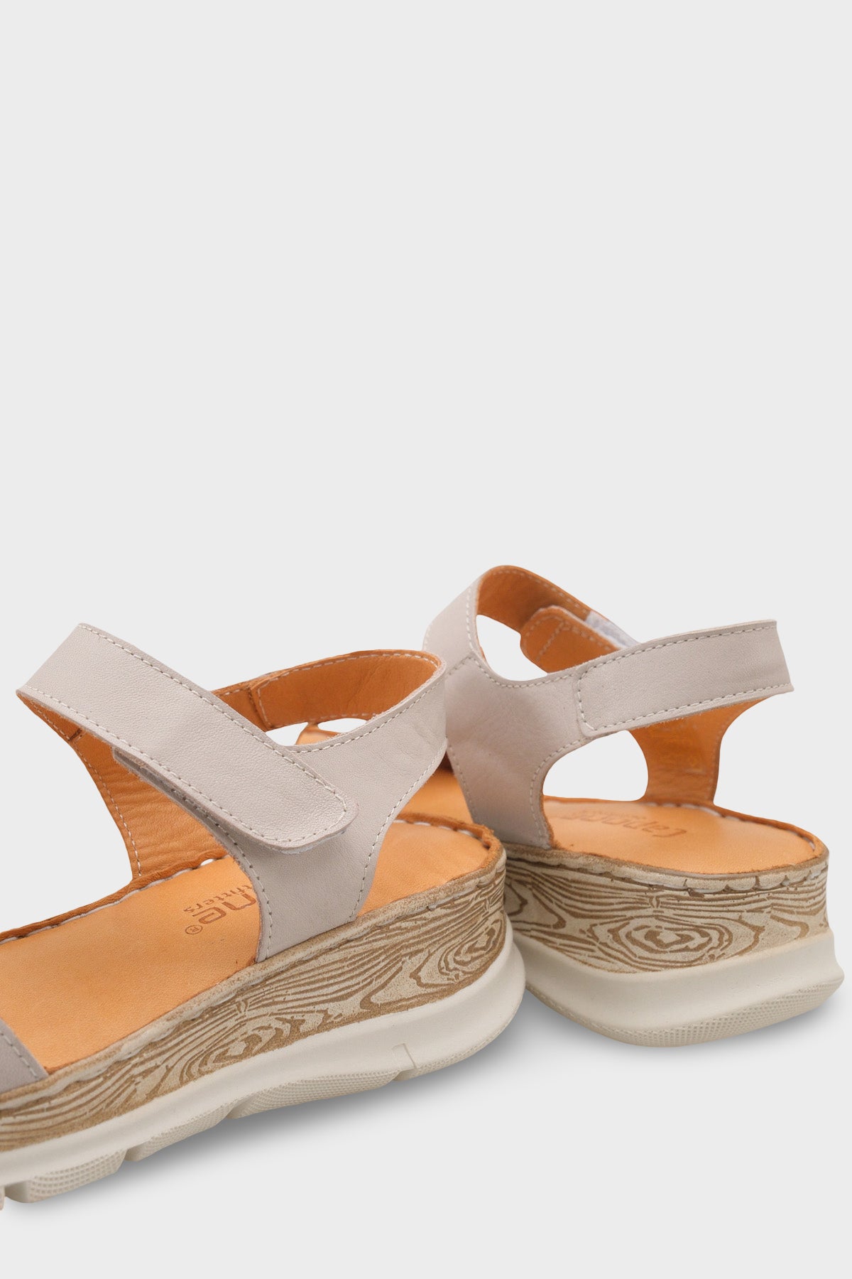 Corrinne Hakiki Deri Soft Konfor Kadın Sandalet