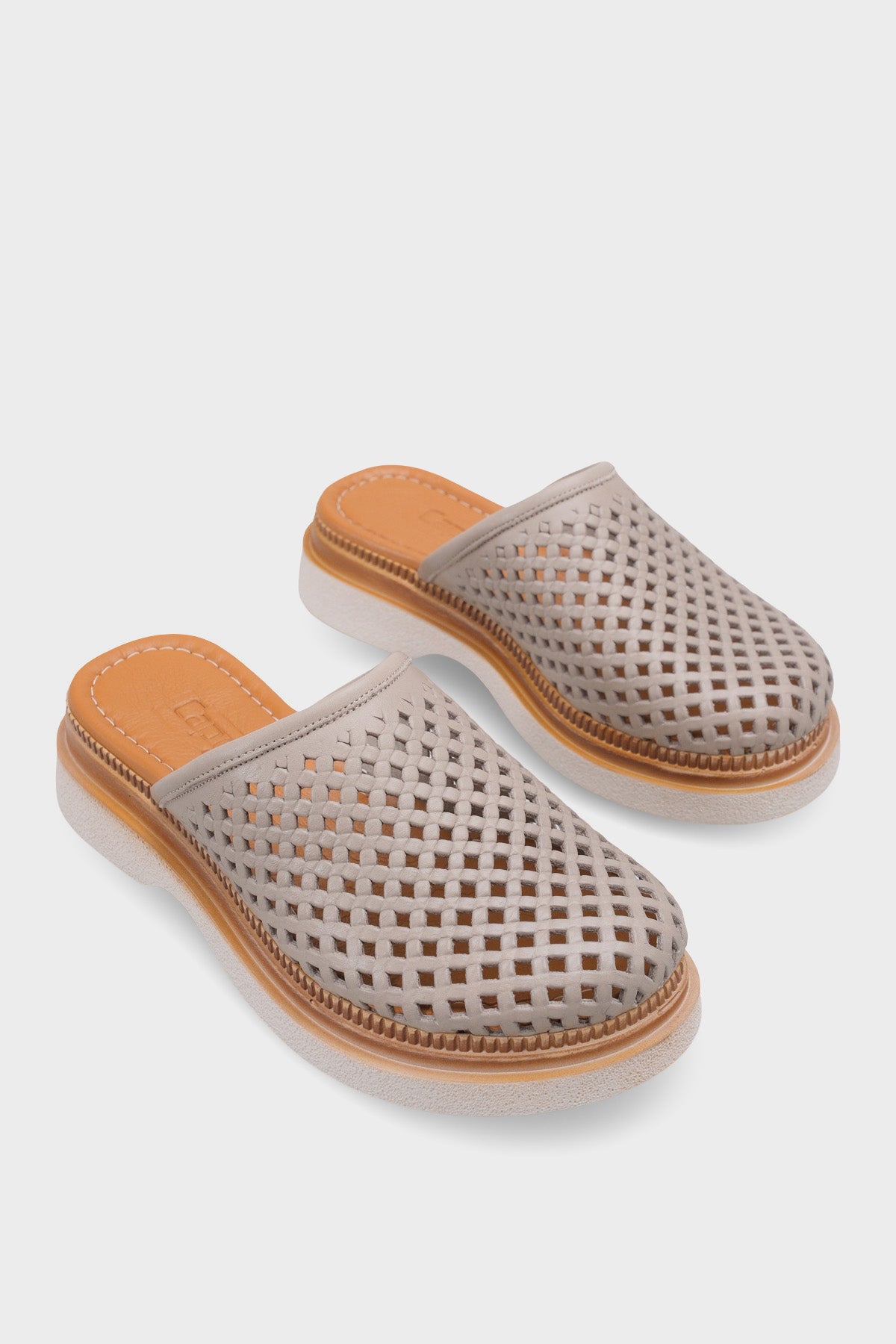 Madelle Hakiki Deri Dolgu Topuk Zımbalı Kadın Sabo