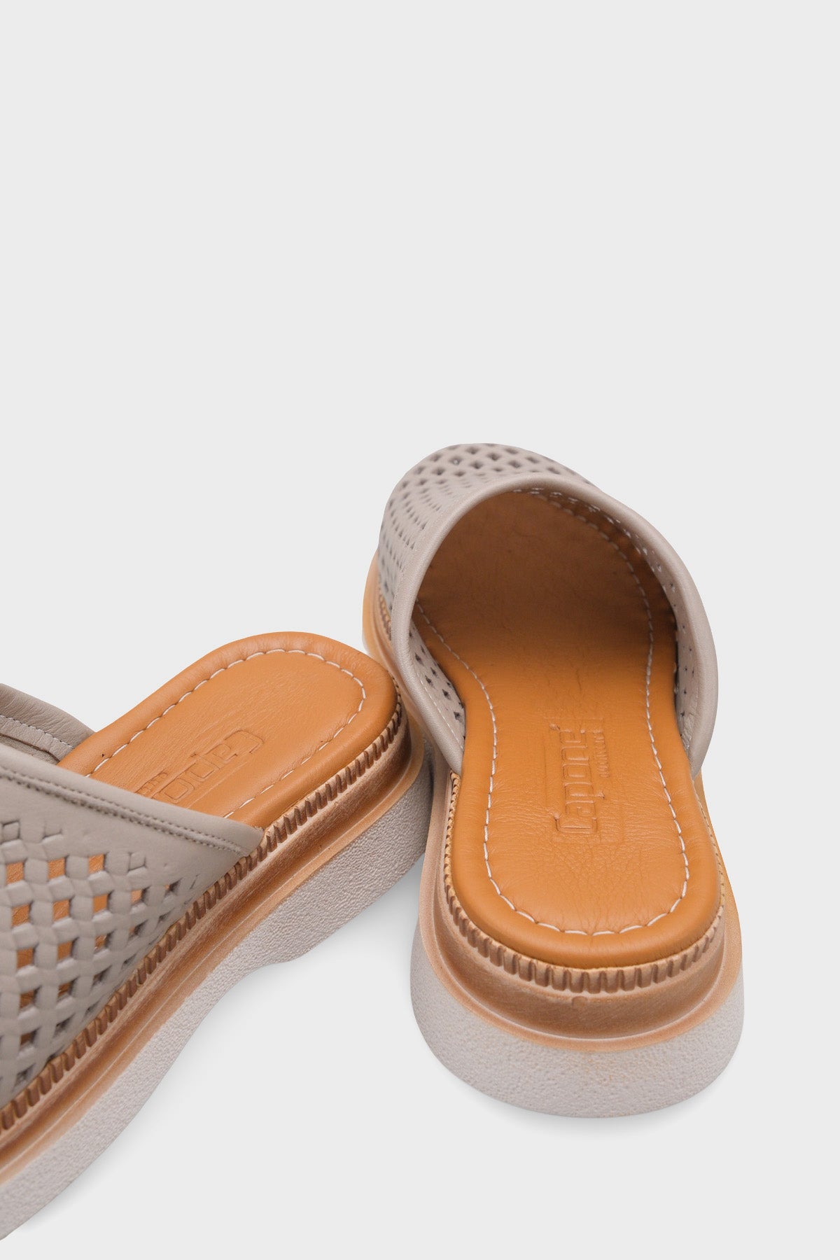 Madelle Hakiki Deri Dolgu Topuk Zımbalı Kadın Sabo