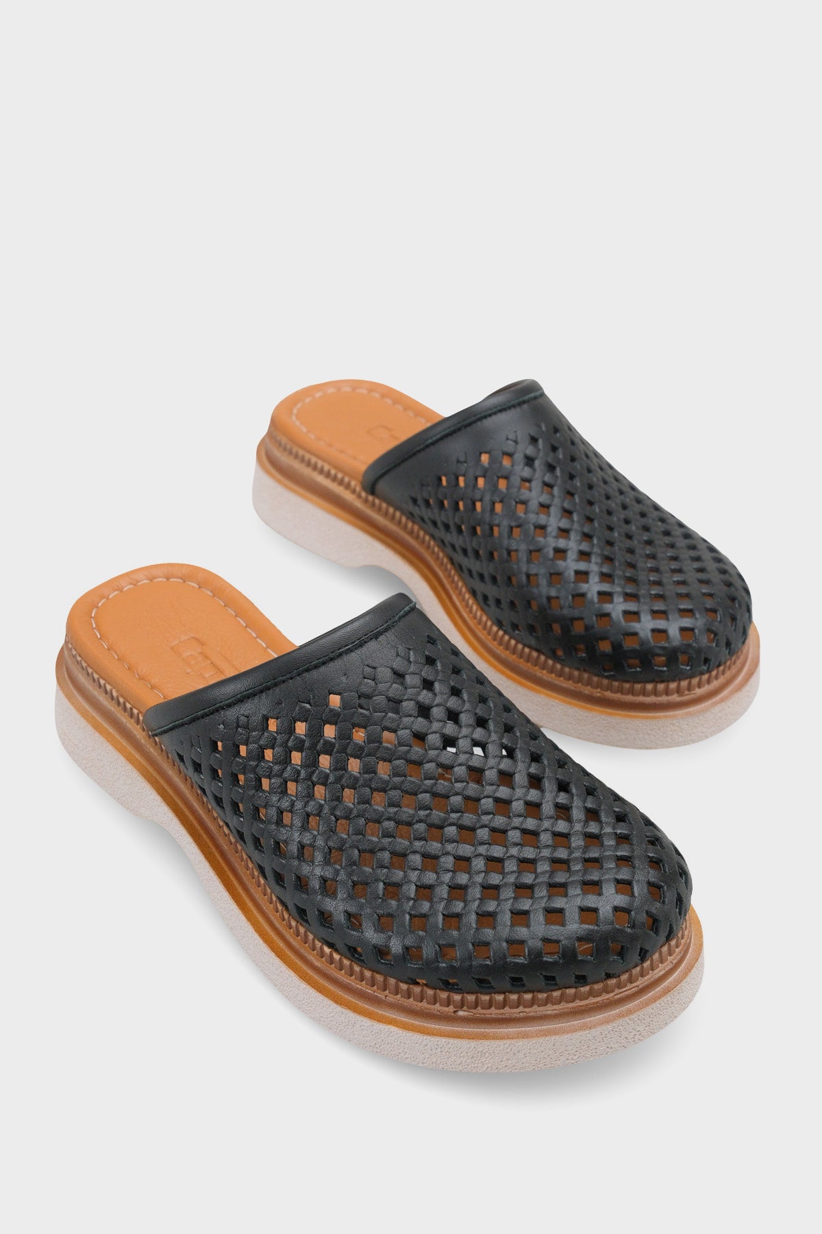 Madelle Hakiki Deri Dolgu Topuk Zımbalı Kadın Sabo