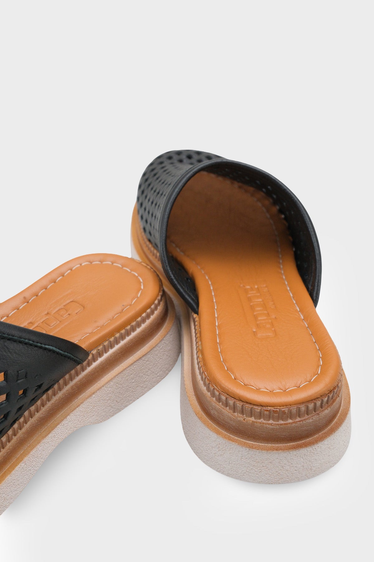 Madelle Hakiki Deri Dolgu Topuk Zımbalı Kadın Sabo