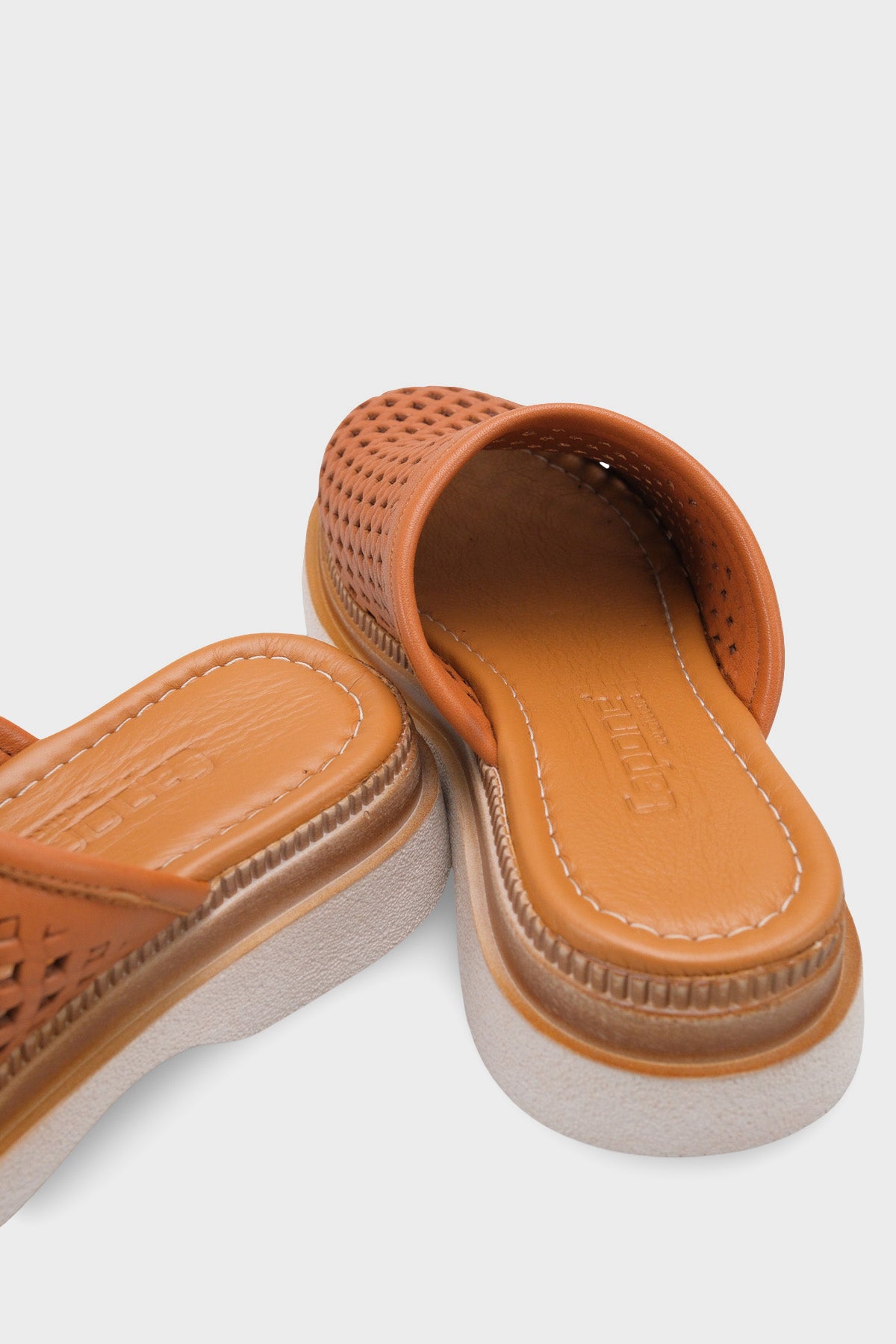 Madelle Hakiki Deri Dolgu Topuk Zımbalı Kadın Sabo