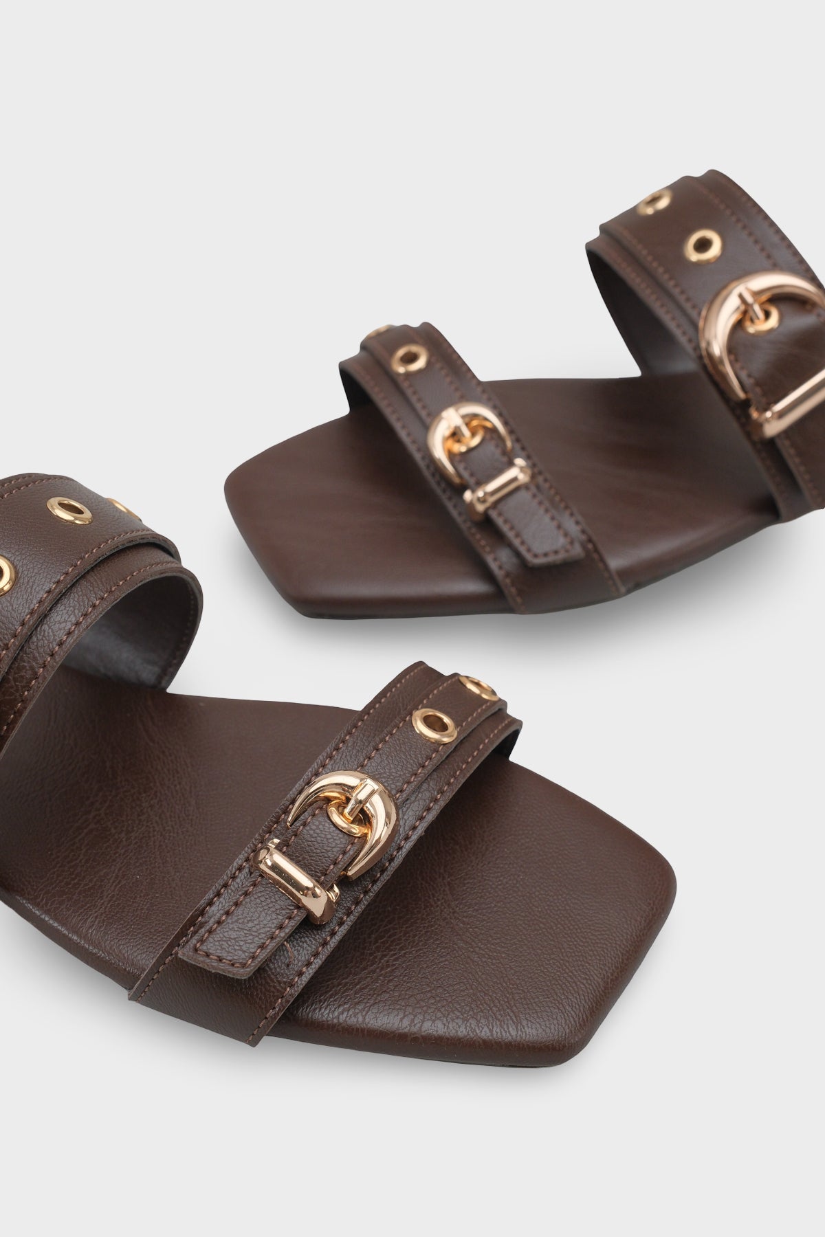 Niki Küt Burunlu Metal İki Tokalı Düz Topuklu Kadın Terlik